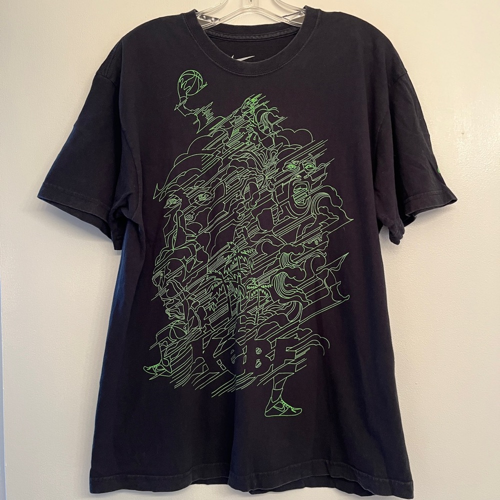 Nike Lakers Kobe Bryant Artistic Collage Graphic Tee Size M Loose Fit. 🔥